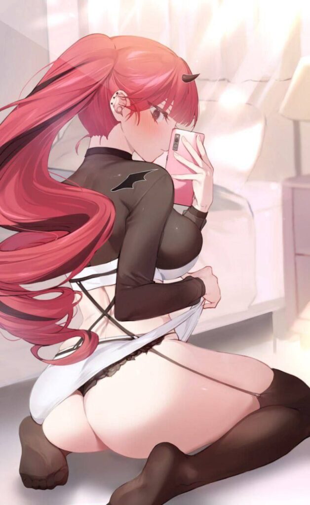 自撮りする女の子の二次画像【微エロ】