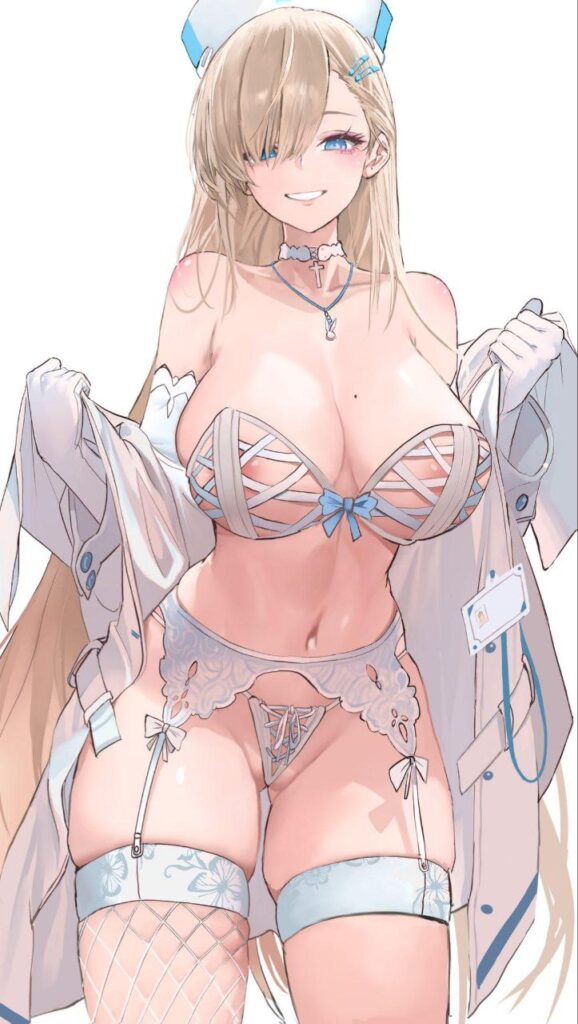 際どい衣装の女の子の二次エロ画像